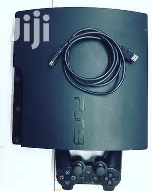 Playstation 3 + 13 Games +All Cables