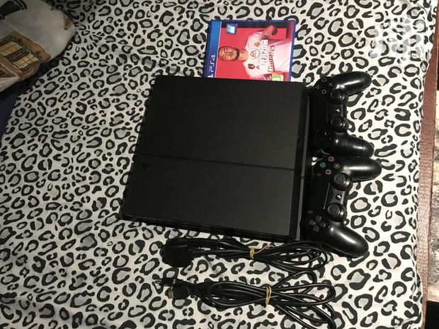 PS4 Standard With Fifa20 - main view