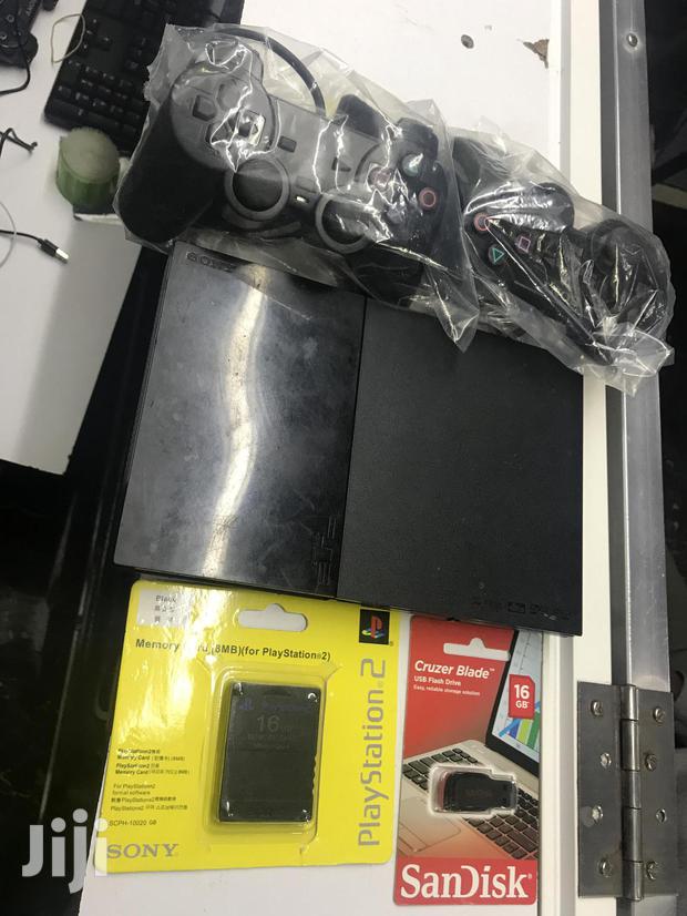 Play Station 2 Chipped - thumbnail 3