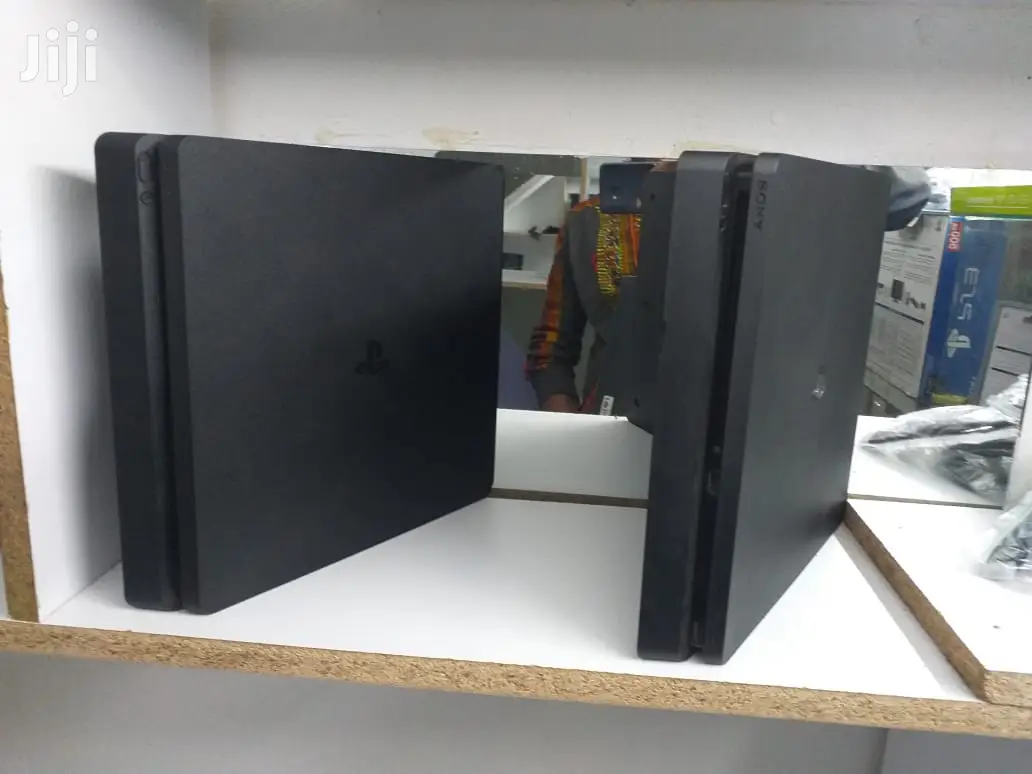 Playstation 4 Console