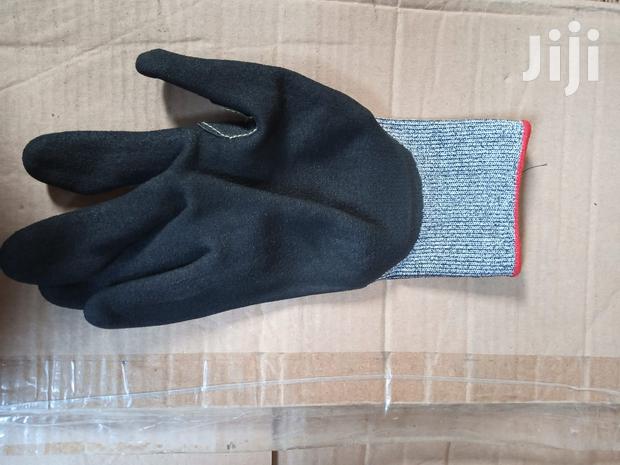 Cut Resistant Gloves - thumbnail 2