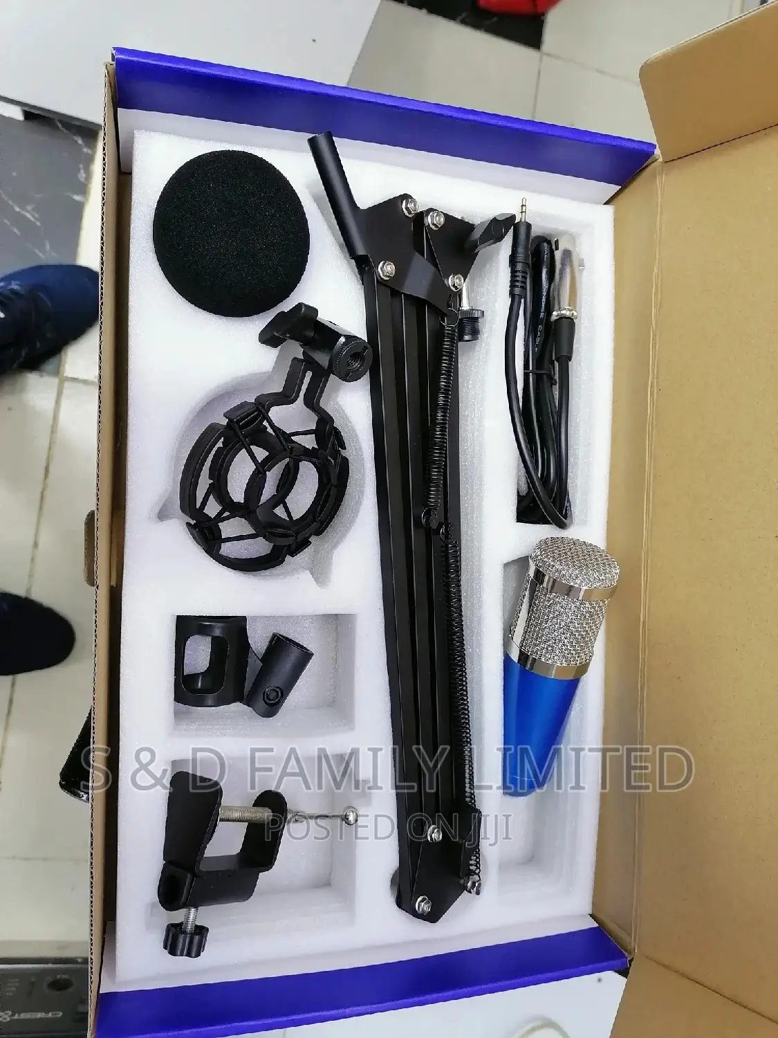 BM 800 Condensor Mic ,Wall Stand,Pop Filter & Sponge
