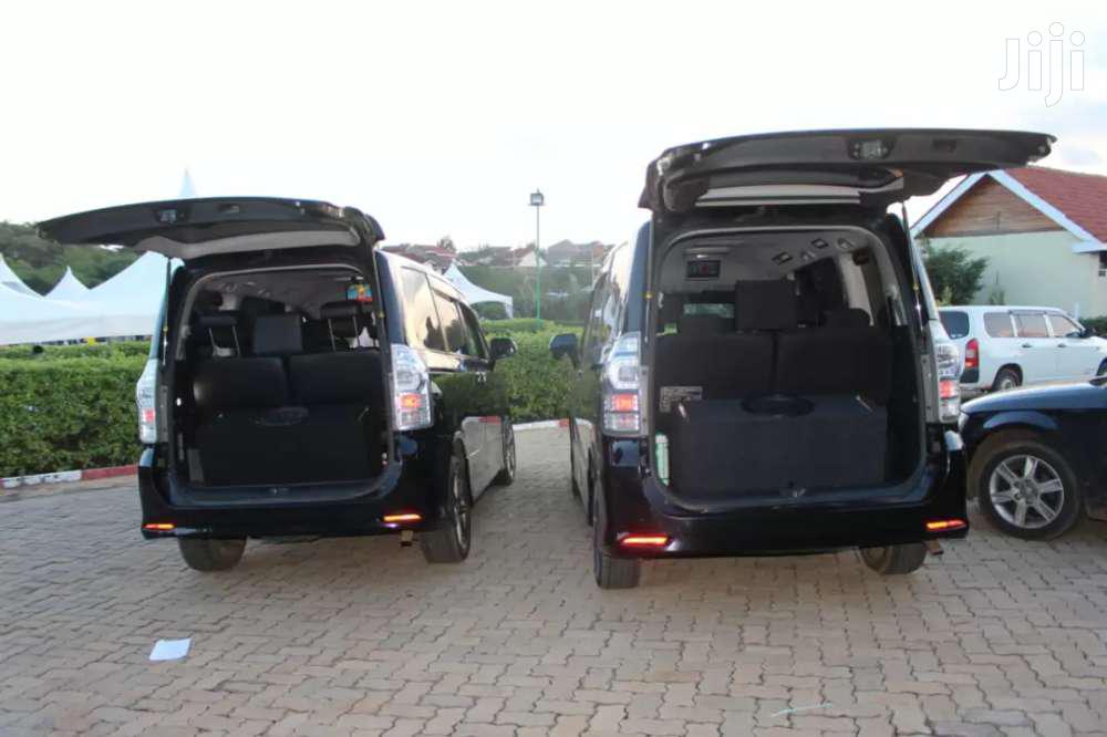 7 Seater Chauffeured Noah/ Voxy Cars For Hire