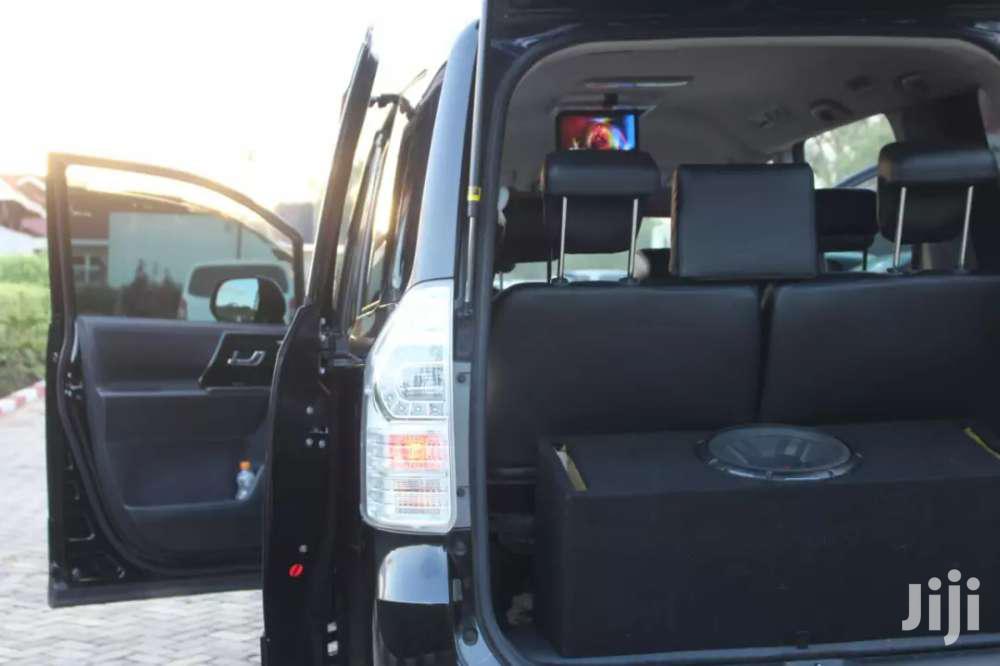 7 Seater Chauffeured Noah/ Voxy Cars For Hire