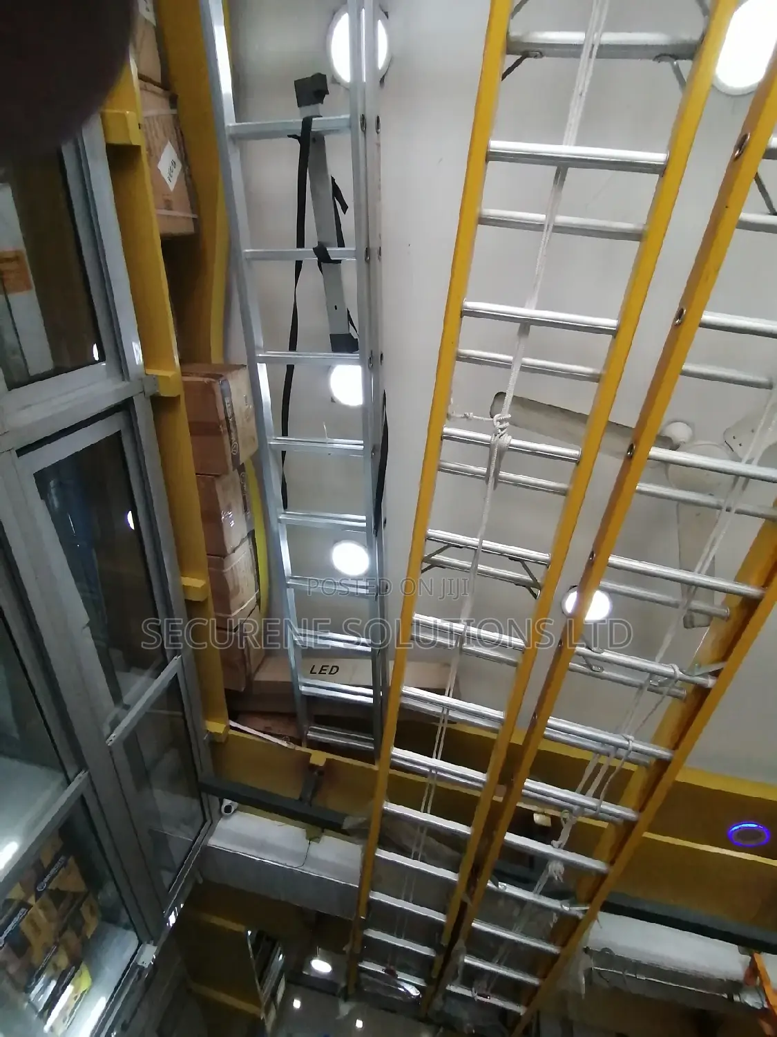 Fibre Glass Straight Ladder 10m/2by16 Trends/32ft