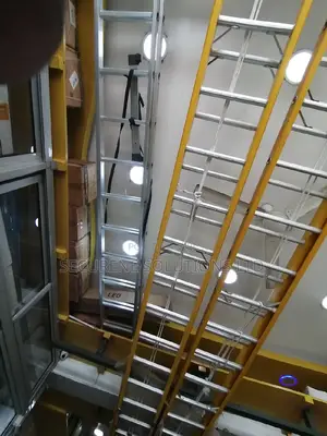 Fibre Glass Straight Ladder 10m/2by16 Trends/32ft