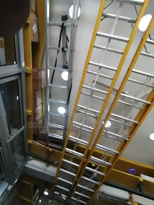 Fibre Glass Straight Ladder 10m/2by16 Trends/32ft
