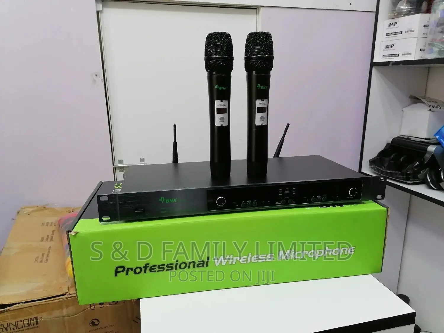 BNK ES250 Wireless Microphone