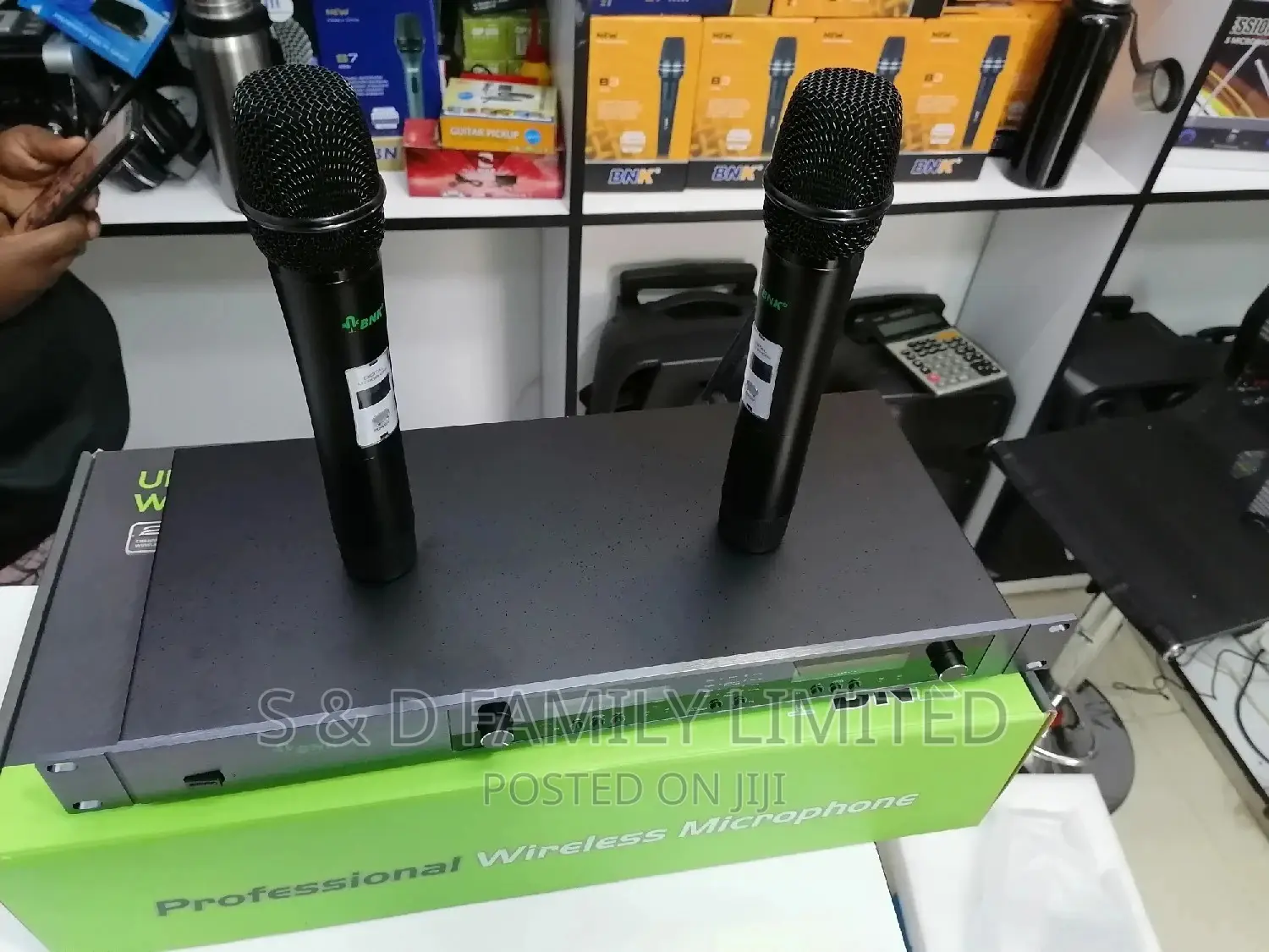 BNK ES250 Wireless Microphone