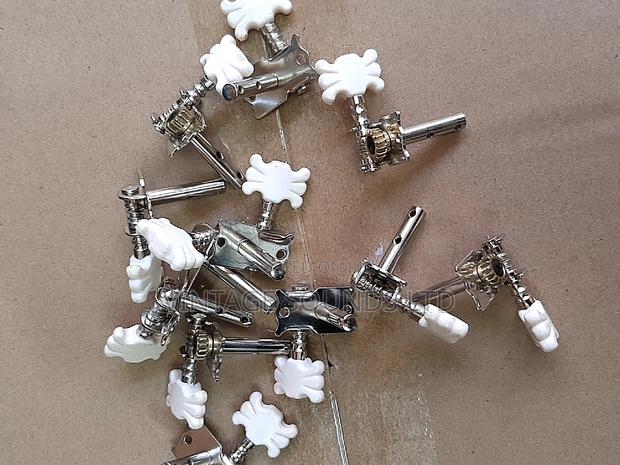 Guitar Tuning Pegs