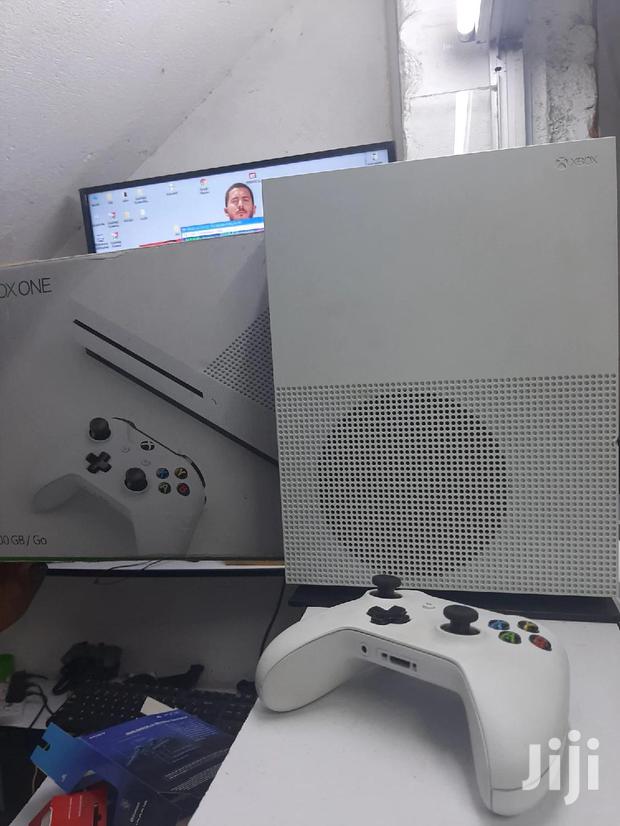 Xbox One S - main view