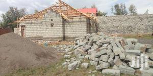 Stones,Both Foundation And Machine Cut