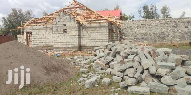 Stones,Both Foundation And Machine Cut