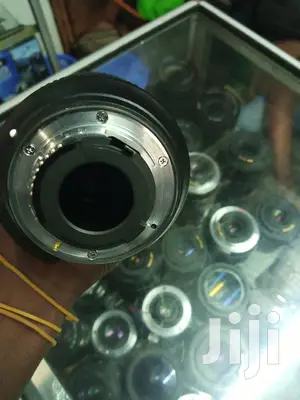 Superior Nikon 18-200mm Lens