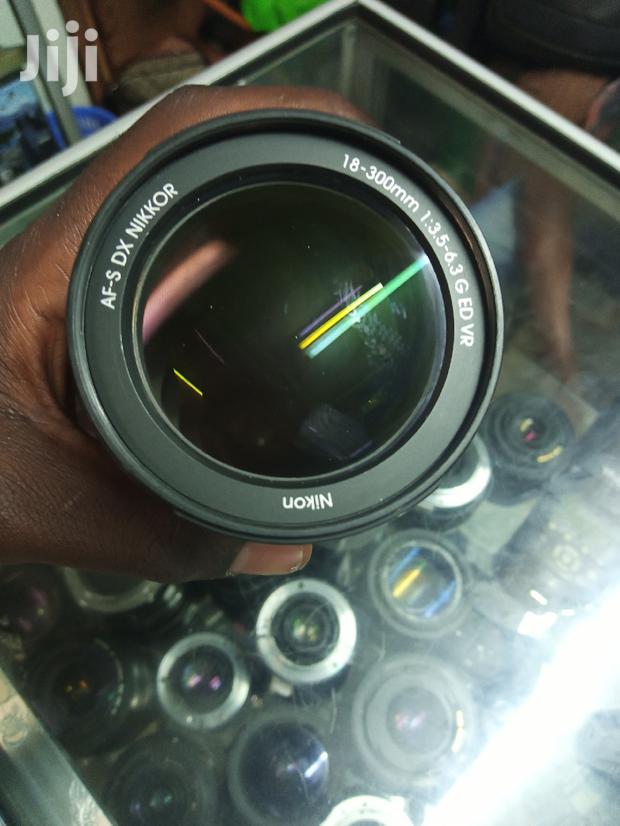 Superior Nikon 18-200mm Lens - thumbnail 2