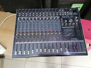 Soundcraft 12 Channels Mixer