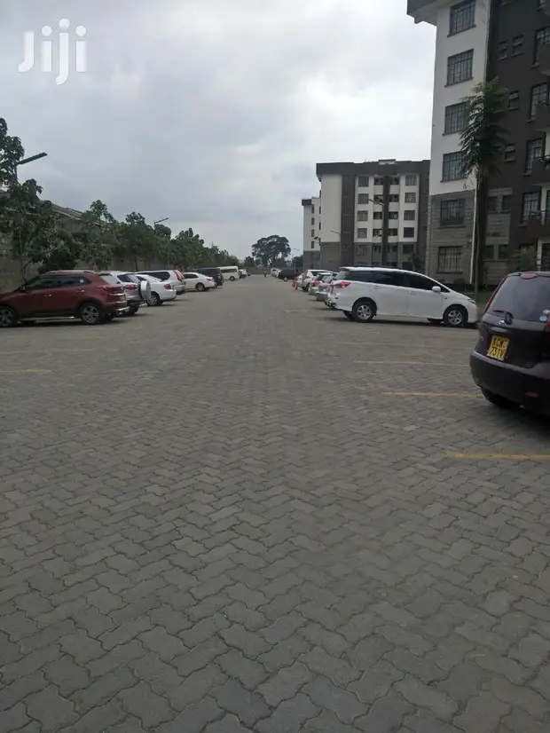 3bdrm Block of Flats in Komarock for sale
