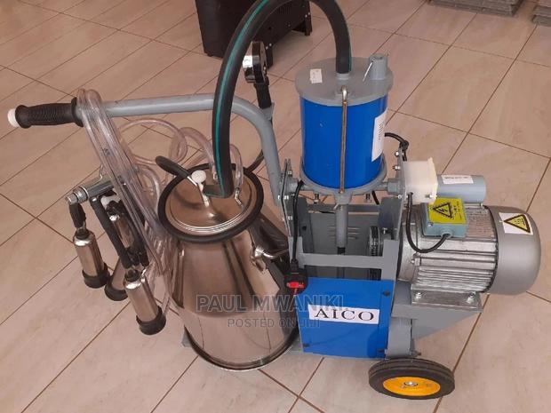 Single Cow Bucket Electric Milking Machine.
