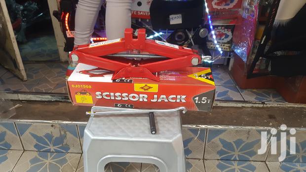 New Car Scissor Jack, Free Delivery Within Nairobi Town.