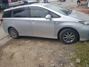 Toyota Wish 2011 Silver