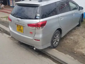 Toyota Wish 2011 Silver