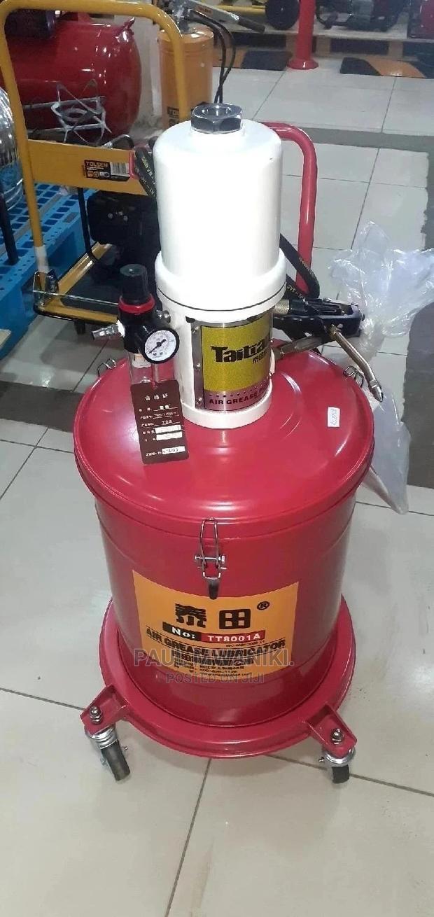 Pneumatic Air Grease Lubricator/Pneumatic Grease Bucket. - main view