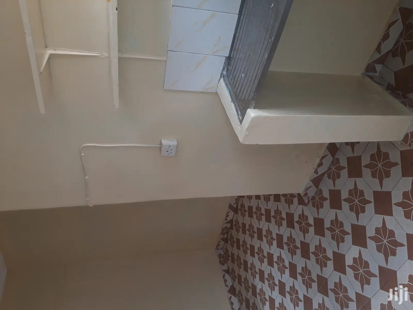 A Spacious Bedsitter in Parklands for Rent