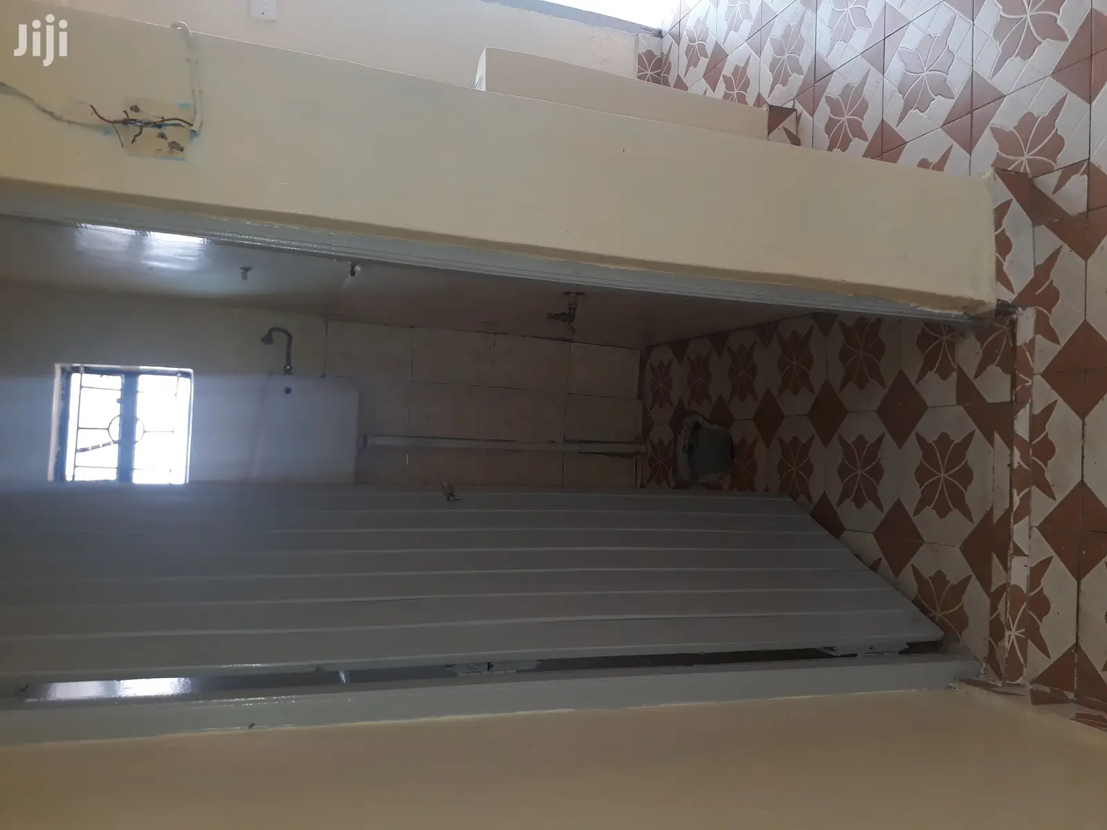 A Spacious Bedsitter in Parklands for Rent