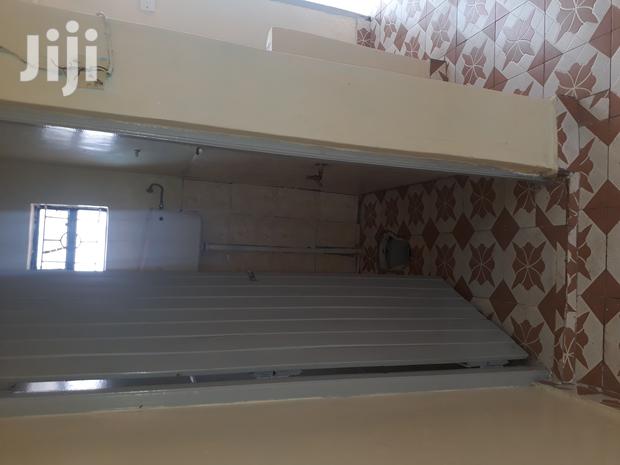 A Spacious Bedsitter in Parklands for Rent - thumbnail 4