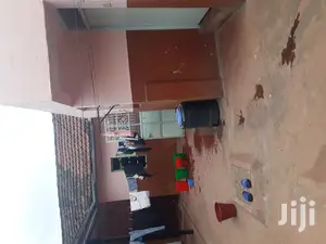 A Spacious Bedsitter in Parklands for Rent