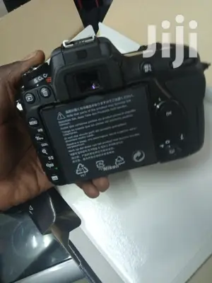 Nikon D7500 With Wi-Fi Touchscreen