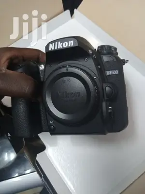 Nikon D7500 With Wi-Fi Touchscreen
