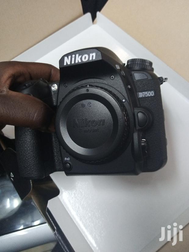 Nikon D7500 With Wi-Fi Touchscreen - thumbnail 3