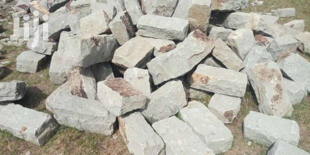 Machine Cut And Foundation Stones