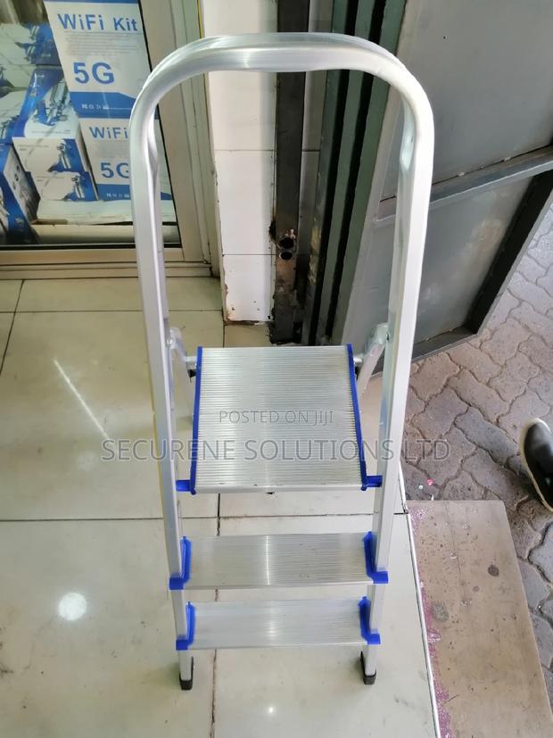 3 Step Aluminium Ladder - thumbnail 3