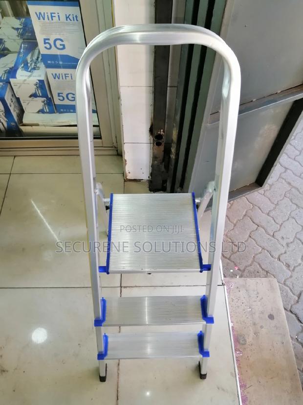 3 Step Aluminium Ladder - thumbnail 4