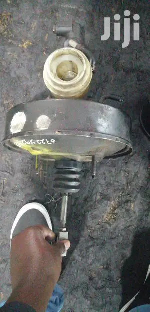Isuzu D-Max Brake Booster/Master Cylinder, Old Model.