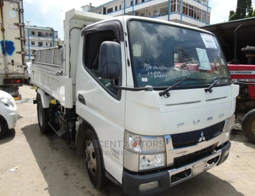 Mitsubishi Tipper 2015 White