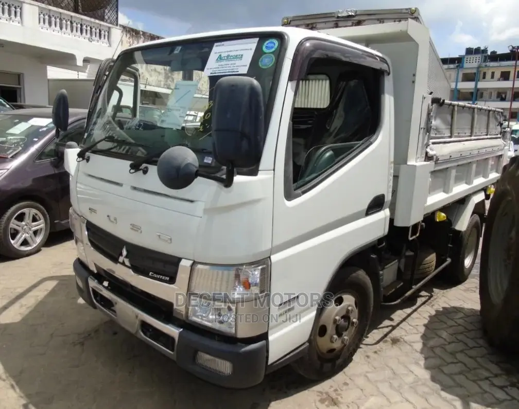 Mitsubishi Tipper 2015 White