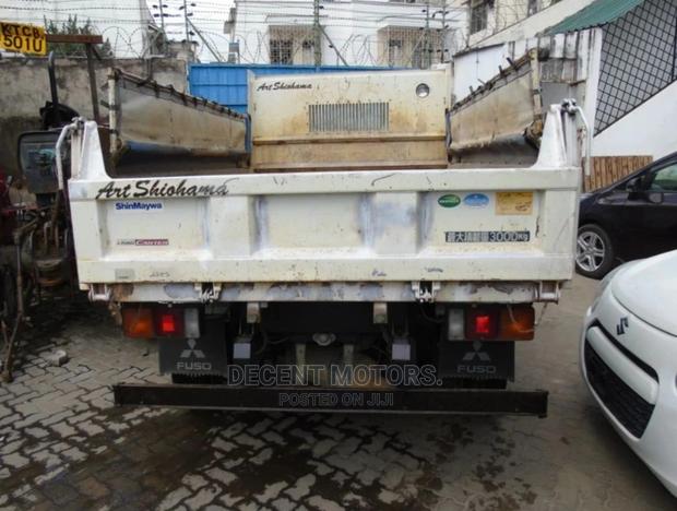 Mitsubishi Tipper 2015 White - thumbnail 2
