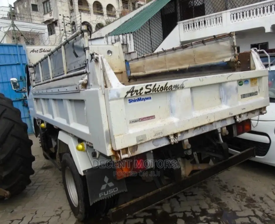 Mitsubishi Tipper 2015 White