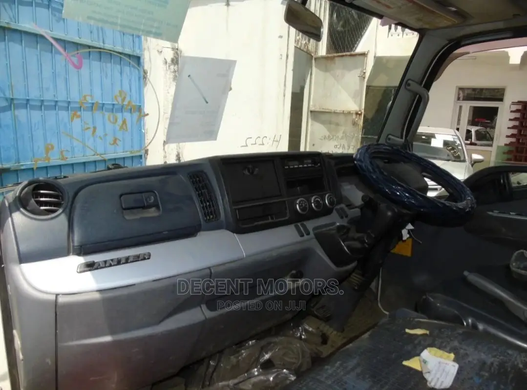 Mitsubishi Tipper 2015 White