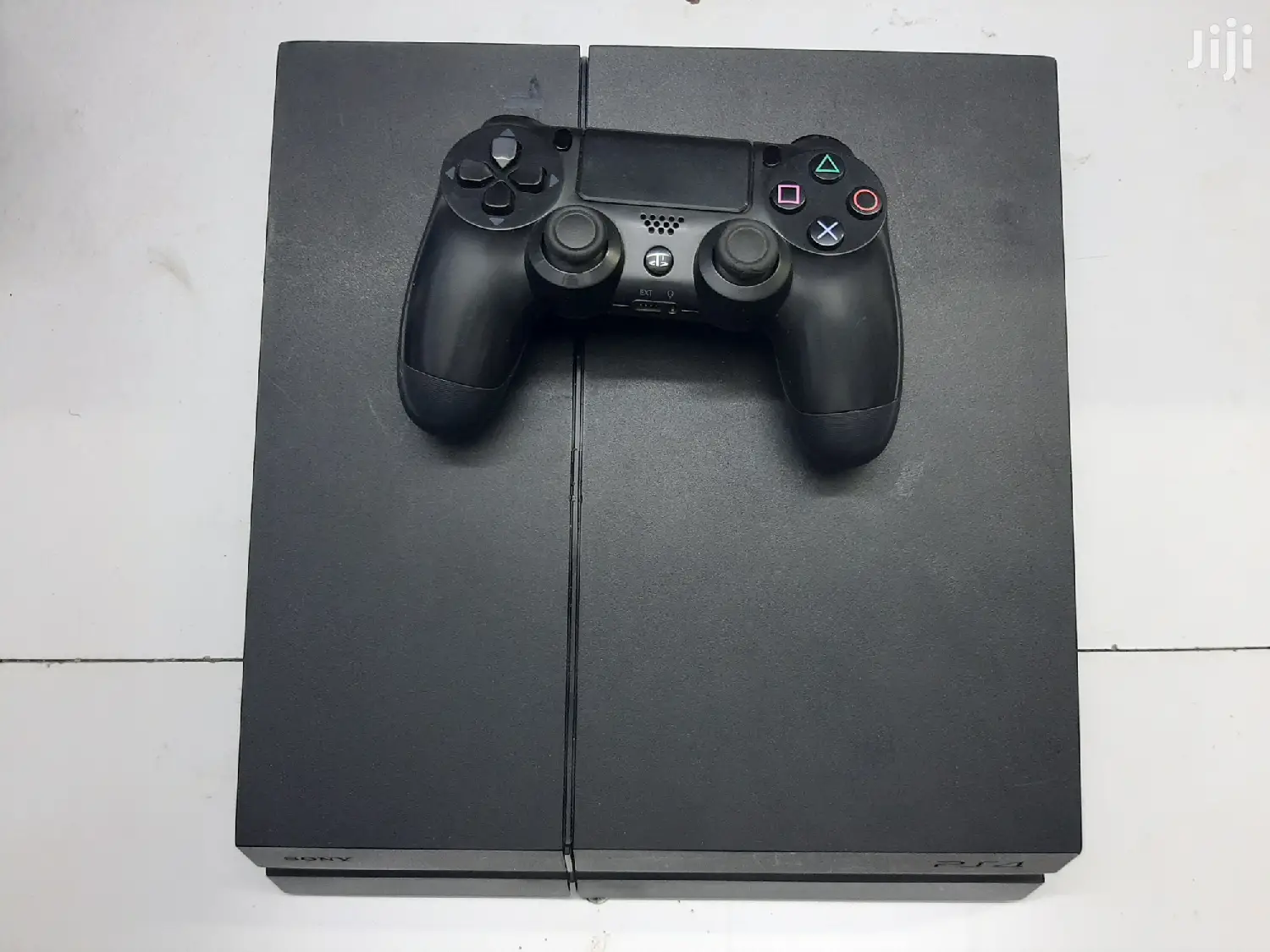 PLAYSTATION 4