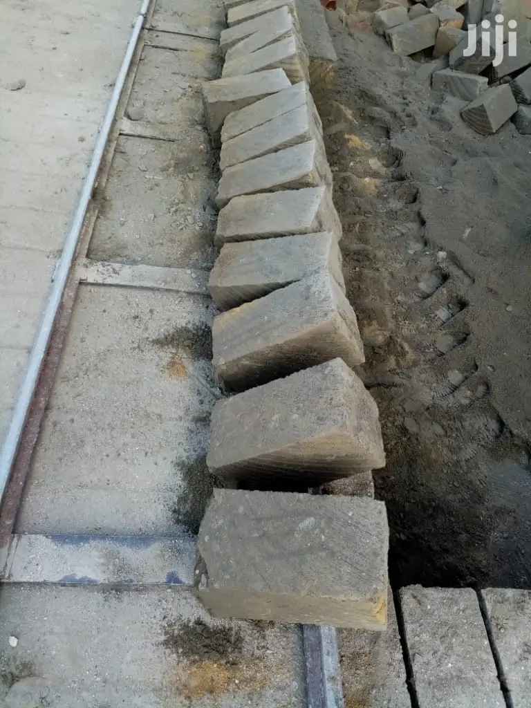 Grey Stones(Ndarugo Machine Cut)