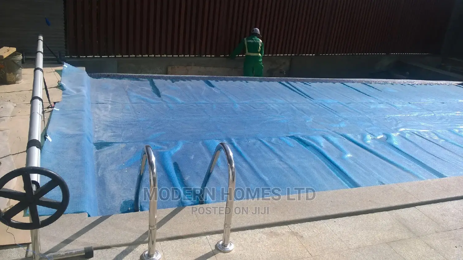 Swimming Pool Cover/Thermal Blanket and Roller