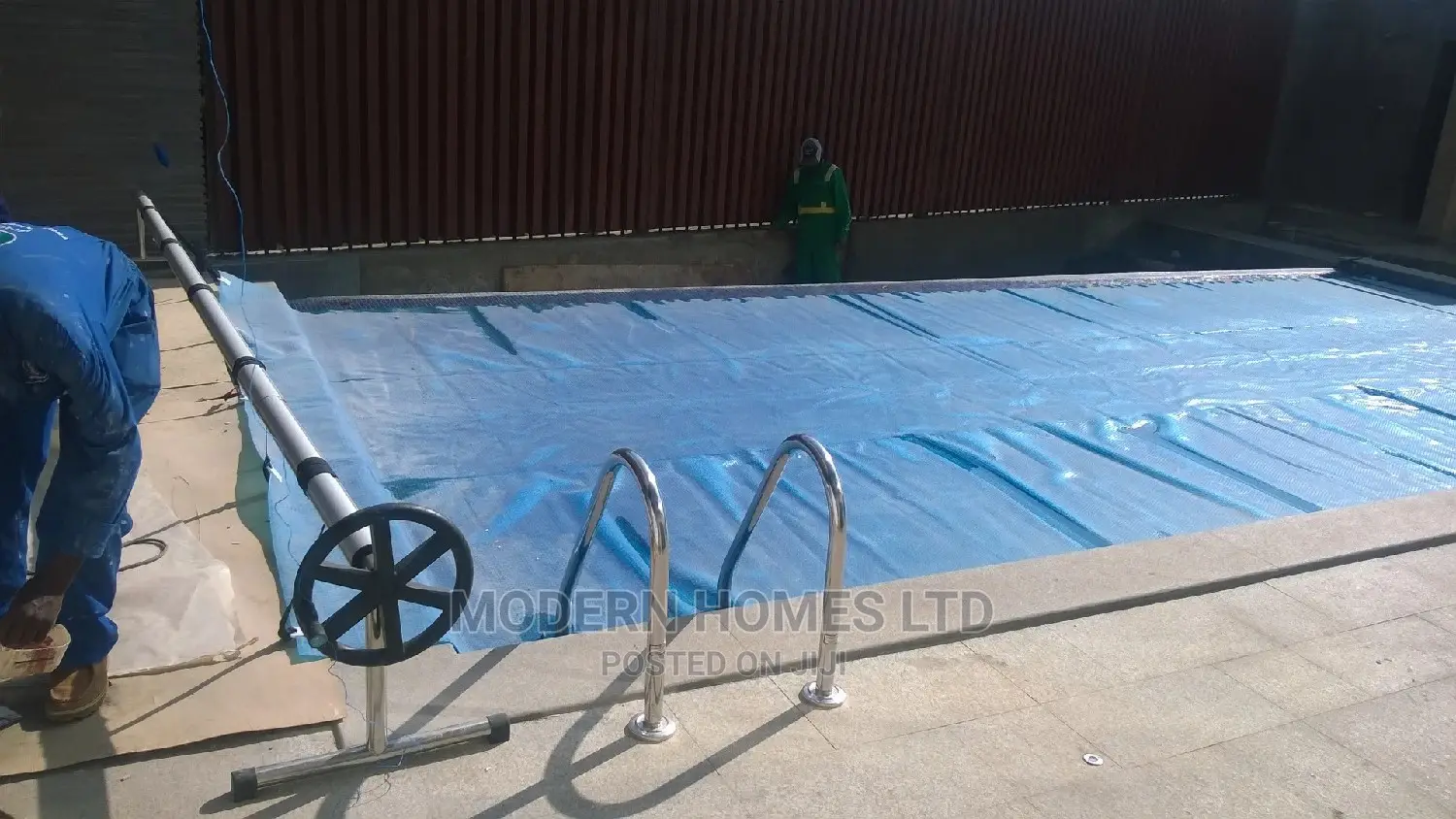 Swimming Pool Cover/Thermal Blanket and Roller