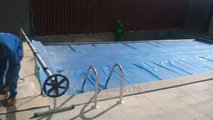 Swimming Pool Cover/Thermal Blanket and Roller