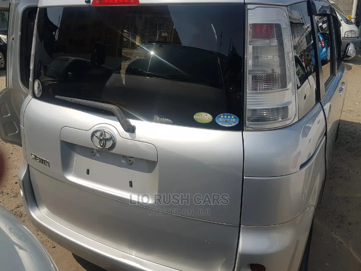 Toyota Sienta 2012 Silver