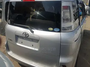 Toyota Sienta 2012 Silver