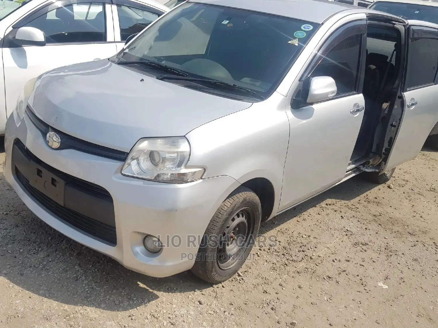 Toyota Sienta 2012 Silver